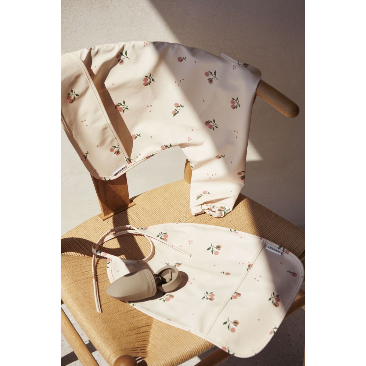 Liewood Merle Cape Bib - Peach / Sea shell mix - CAPE BIB