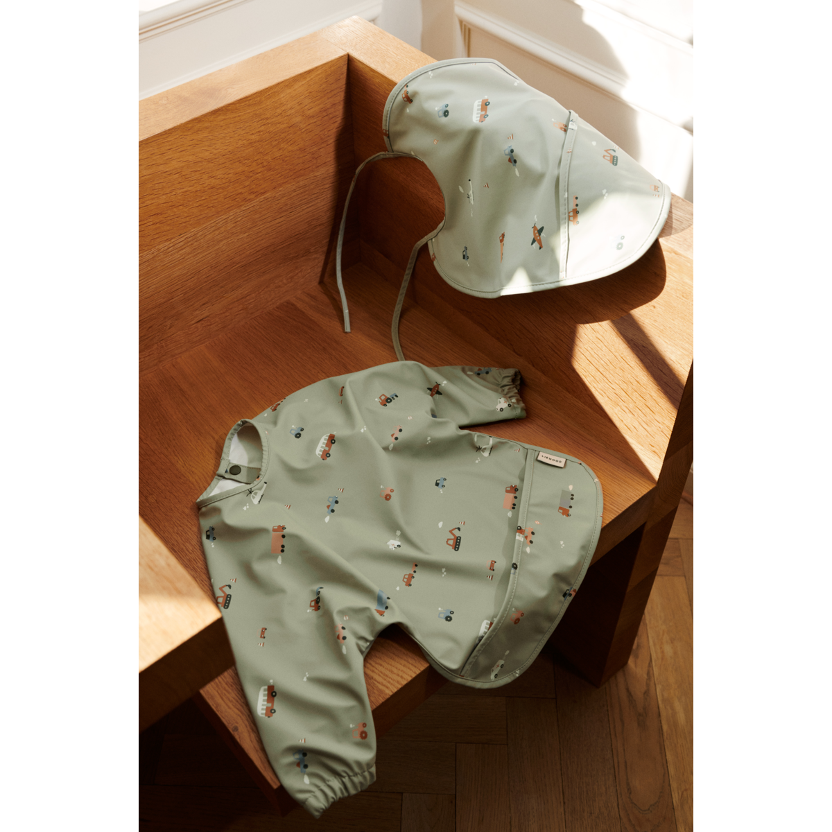 Liewood Merle Cape Bib - Vehicles/dove blue mix - CAPE BIB