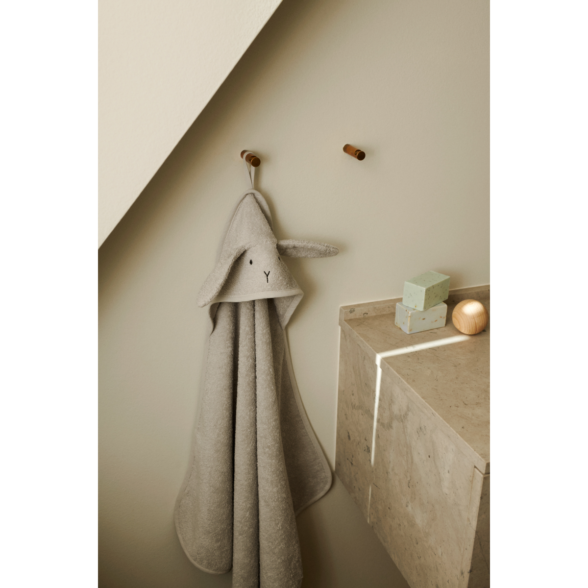 Liewood Albert Hooded Baby Towel - Rabbit dumbo grey - TOWEL / WASHCLOTH