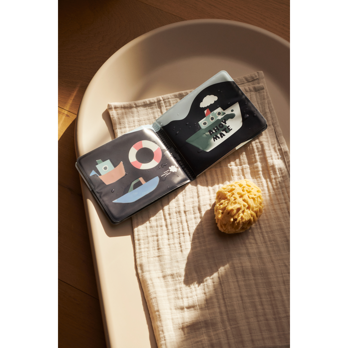 Liewood Waylon Bath book - Sailing / Sandy - BATH TOYS