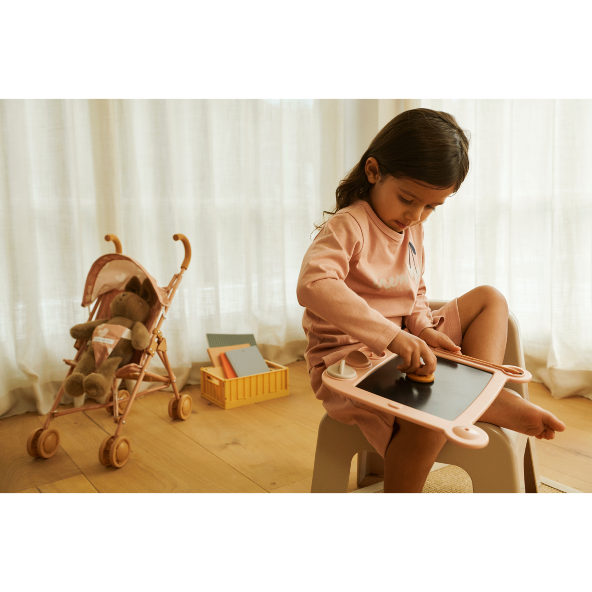 Venzora LCD Drawing Board with stamps - Pale tuscany multi mix