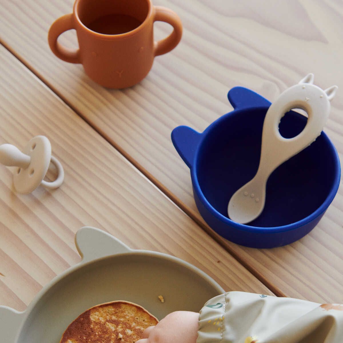 Liewood Vivi Silicone Tableware 4 Pack Baby - Rabbit whale blue - TABLEWARE SET