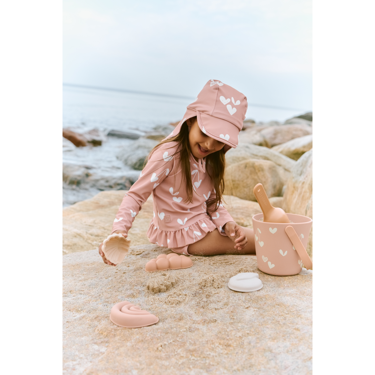 Liewood Gilma Sweethearts Beach Set - Sweethearts / Pale tuscany - SAND TOYS