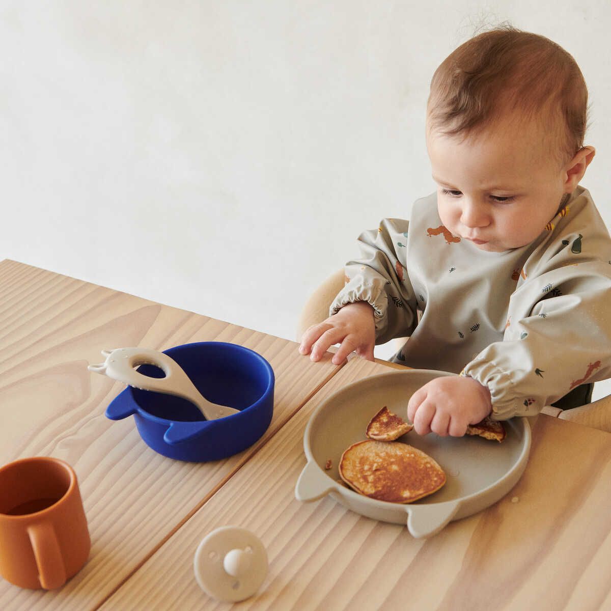 Liewood Vivi Silicone Tableware 4 Pack Baby - Rabbit whale blue - TABLEWARE SET